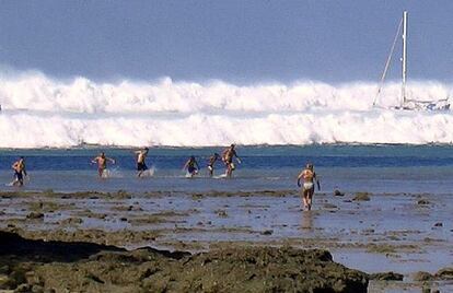 Imagen del tsunami en Tailandia en 2004, tomada por un aficionado.