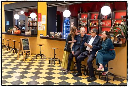 Candela, Joan Manuel Serrat, Sergio Ramírez y Claudia Neira.