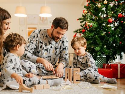 En el mercado existen opciones de pijamas navideños acordes para todos los miembros de la familia. GETTY IMAGES.