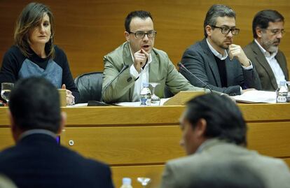 La comisi&oacute;n de Radiotelevisi&oacute;n Valenciana, reunida hoy en las Cortes. 