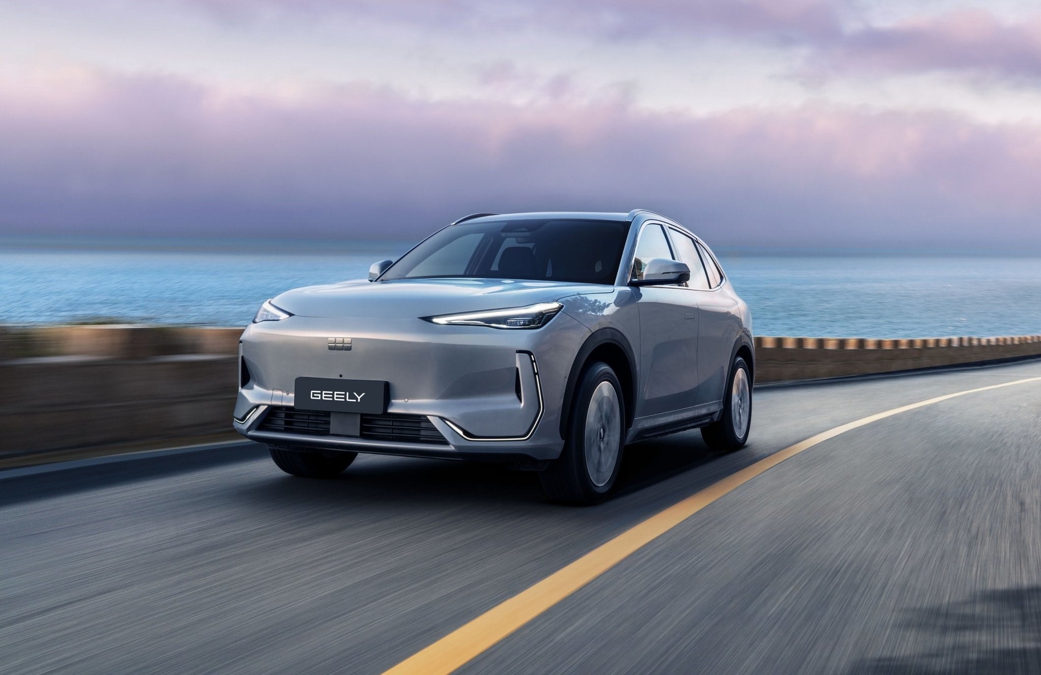 La marca china Geely llega a España con dos modelos electrificados y 50 concesionarios en 2026