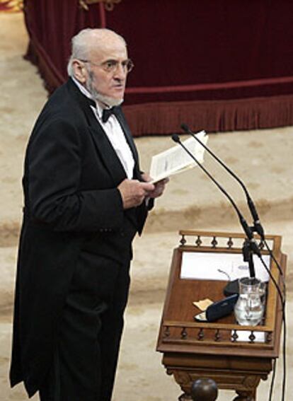 Álvaro Pombo dedicó su discurso a la frontera entre realidad y ficción.