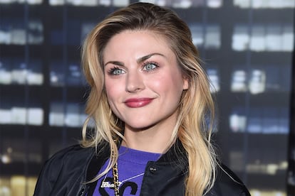 Frances Bean, su hija

“Kurt llegó a ese punto en el que tenía que sacrificar cada parte de su ser por su arte, porque era lo que el mundo le exigía. Creo que es una de las cosas que le empujó a sentir que no quería seguir aquí y que el mundo sería más feliz sin él. En realidad, si estuviera vivo, yo habría tenido un padre. Y eso habría sido una experiencia fantástica”. Rolling Stone, 2015.