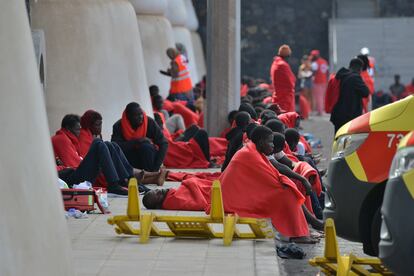 Desembarco de 271 personas en el puerto de La Restinga (El Hierro), el pasado 3 de octubre.