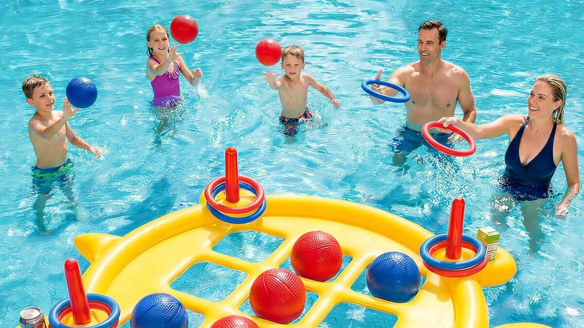 10 juegos de piscina para niños y adultos con los que disfrutar al máximo este verano