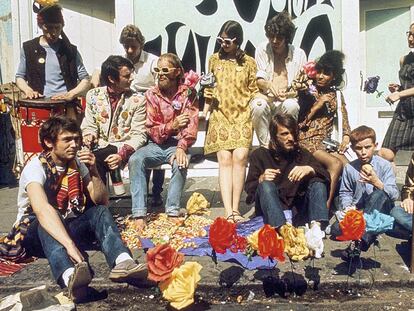 Un grupo de jóvenes ‘hippies’ en 1970. CORDON