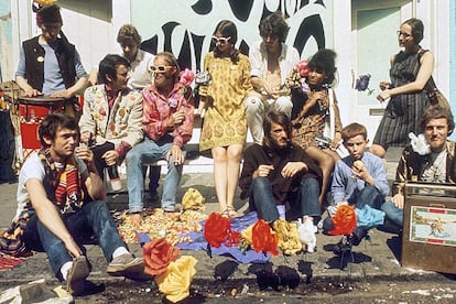 Un grupo de jóvenes ‘hippies’ en 1970. CORDON