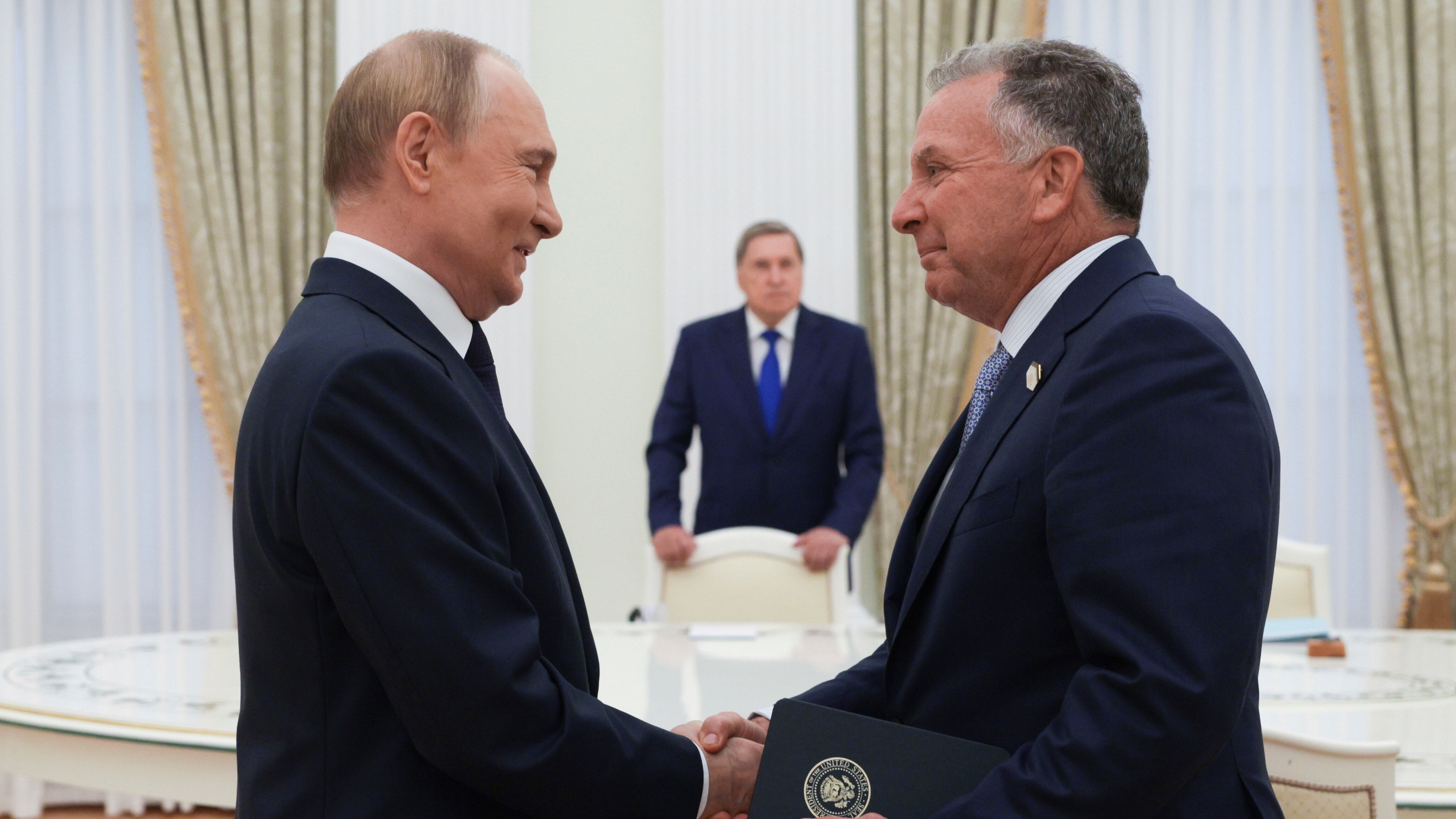 El enviado de Trump se reúne con Putin dos días antes de la fecha límite para las sanciones si no detiene la guerra en Ucrania