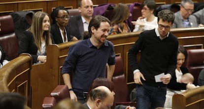 Pablo Iglesias e &Iacute;&ntilde;igo Errej&oacute;n (Podemos), el mi&eacute;rcoles en el Congreso de los Diputados.