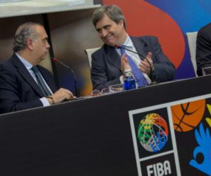 José Luis Sáez (FEB) y Miguel Cardenal (CSD) en la presentación del balance del Mundial 2014