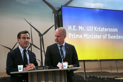 Ulf Kristersson, y Mattias Frumerie, negociador de Suecia para el Clima, el lunes en la Conferencia Naciones Unidas sobre el Cambio Climático, en Sharm el Sheij (Egipto).