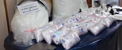 Cocaína y precursores decomisados por la policía en Parla.