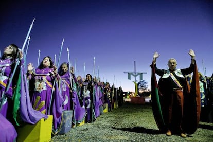 Concentración de miembros de una secta en Brasilia.