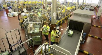 Centro log&iacute;stico de Correos en el aeropuerto de Madrid-Barajas