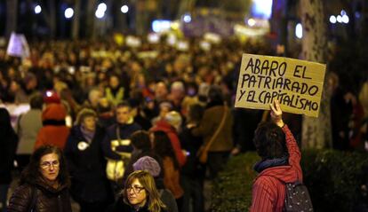  Una mujer porta un cartel en la manifestación del Día de la Mujer en Madrid.