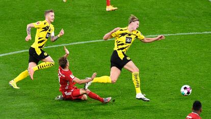 Momento de la lesión de Kimmich, cuando intentaba frenar a Haaland.