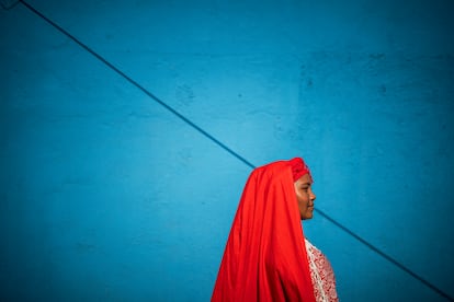 Un joven Wayúu camina por la comunidad de La Guajira (Colombia), el 24 de abril del 2025.