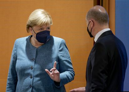 Angela Merkel y Olaf Scholz, en el último Consejo de Ministros de la legislatura antes de las elecciones del domingo.