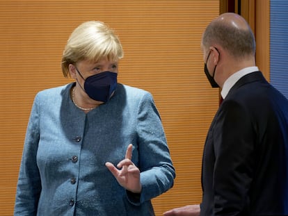Angela Merkel y Olaf Scholz, en el último Consejo de Ministros de la legislatura antes de las elecciones del domingo.