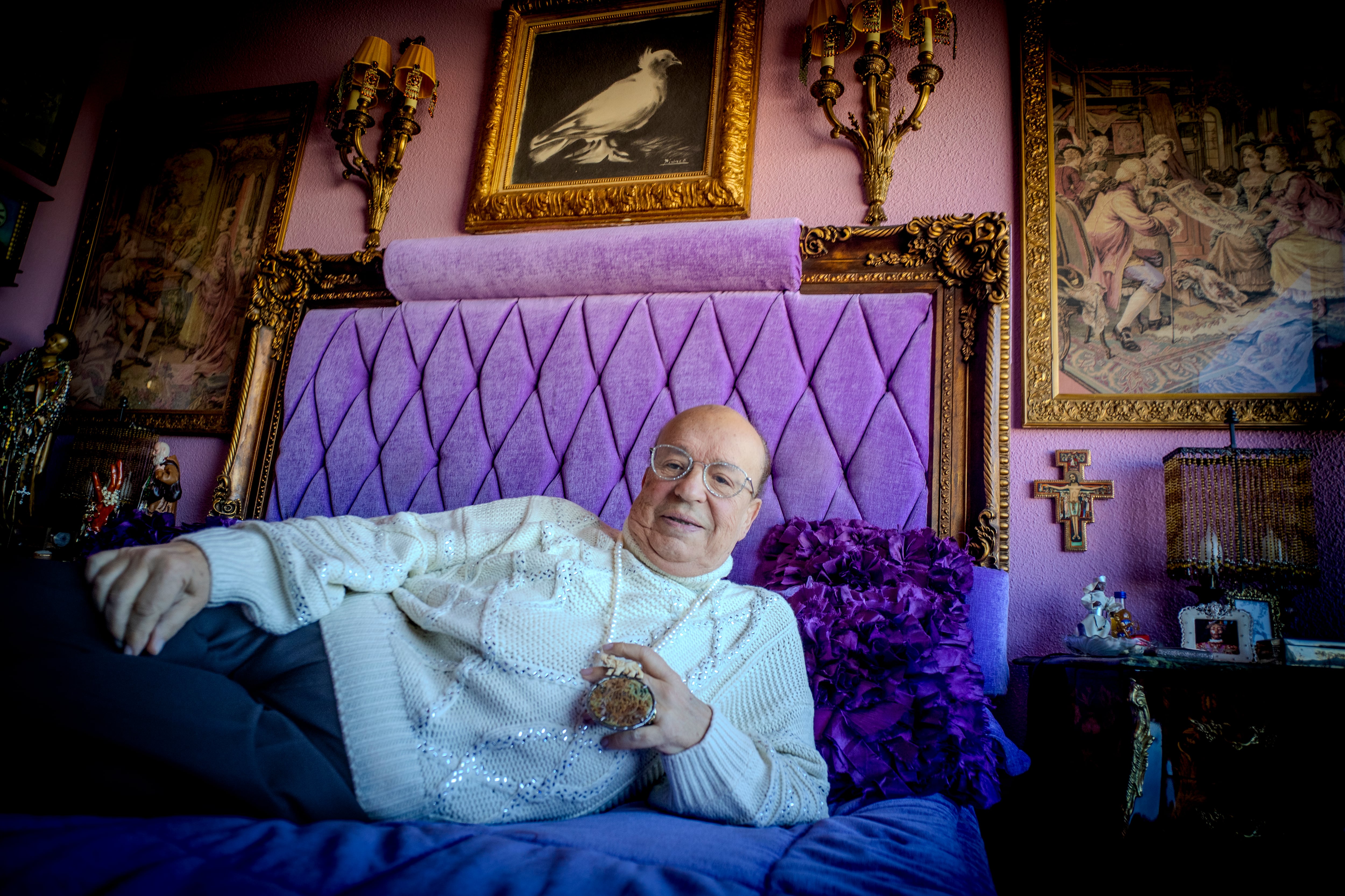 Rappel: “Con Franco hacíamos de todo... con discreción” 1 Rappel, recostado en la cama de su estudio de Madrid. Sobre el cabecero, un carboncillo de Picasso, según informa su dueño.