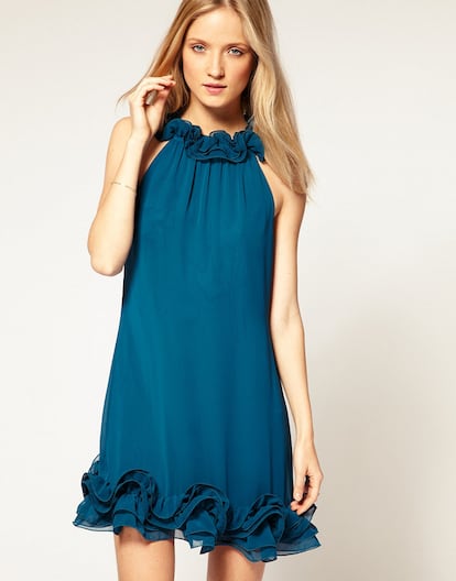 Cada vez hay ms chicas que se decantan por ir de corto al baile del instituto. Este vestido azul podra ser una buena opcin. Es de Ted Baker y cuesta 134 euros.