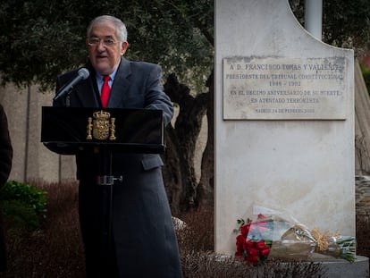 El presidente del Constitucional, Cándido Conde-Pumpido, interviene durante el homenaje a Francisco Tomás y Valiente en el 27º aniversario de su asesinato por ETA.