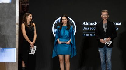 Irene Escolar, Almudena Mesones y Víctor Clavijo, en la ceremonia de entrega de los Premios Ortega y Gasset de Periodismo