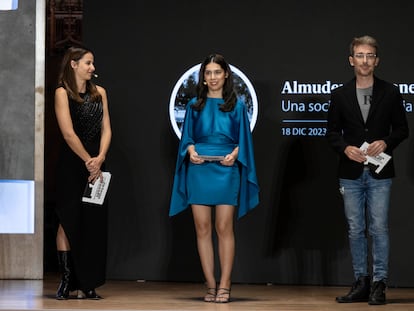 Irene Escolar, Almudena Mesones y Víctor Clavijo, en la ceremonia de entrega de los Premios Ortega y Gasset de Periodismo