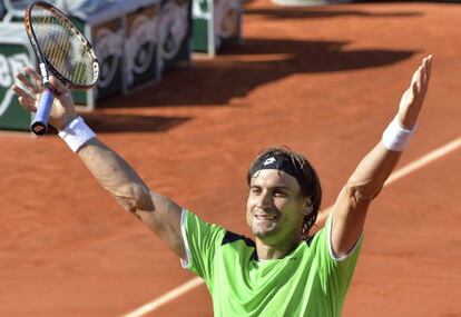 David Ferrer salutes the crowd after beating Tommy Robredo on Tuesday. 