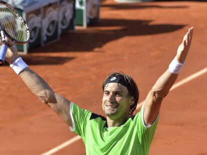 David Ferrer salutes the crowd after beating Tommy Robredo on Tuesday. 