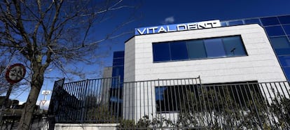 Fachada de la sede de Vitaldent en Las Rozas que hoy ha sido clausurada.