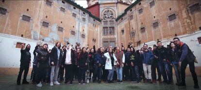 Imagen del videoclip 'Los borbones son unos ladrones', canción en la que participan 13 raperos que reivindican la libertad de expresión por las recientes condenas
 
 