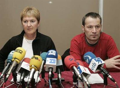 Karmele Aierbe y Josetxo Ibazeta, en la rueda de prensa de esta tarde en San Sebastián.