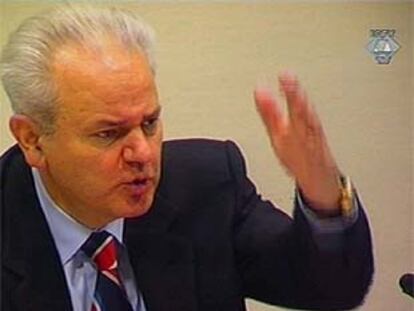 Milosevic, en un instante de su alocución en el tribunal de la Haya.