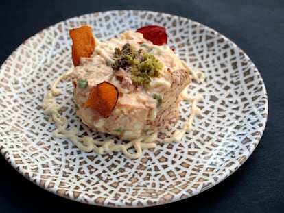 Ensaladilla rusa de encurtidos, faisán escabechado y tomates secos del restaurante La Catapa.