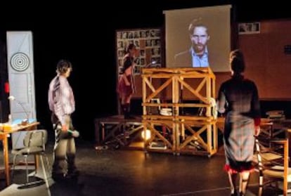 Escena de 'Vitalicios' con la colaboración de Juan Diego Botto.