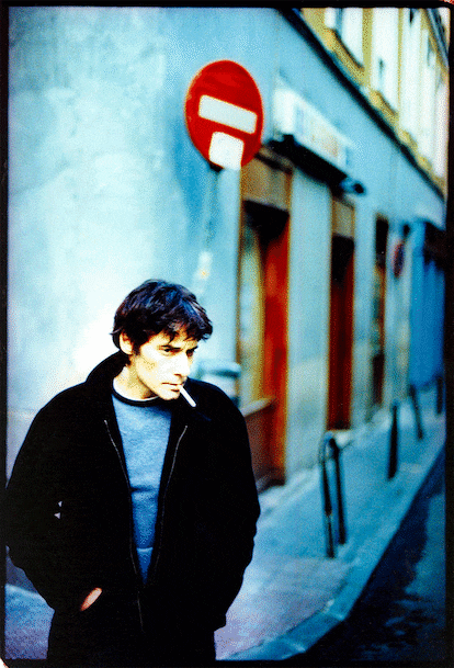 Antonio Vega, en el barrio de Malasaña de Madrid en 2003.