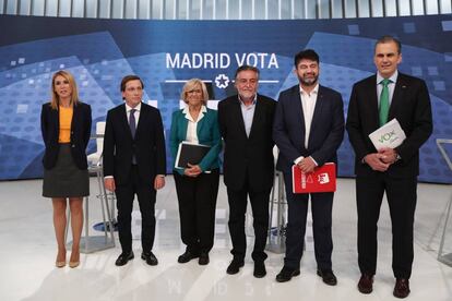 Desde la izquierda, Saavedra (Ciudadanos), Martínez-Almeida (PP), Carmena (Más Madrid), Hernández (PSOE), Sánchez-Mato (Madrid en Pie) y Ortega Smith (Vox), antes del debate.