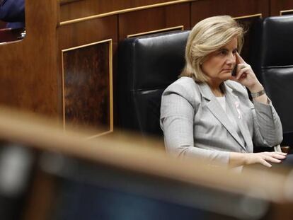 La ministra de Empleo y Seguridad Social, F&aacute;tima B&aacute;&ntilde;ez, durante un pleno en el Congreso