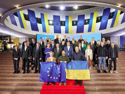 Foto de familia de la cumbre de la Comisión Europea y Ucrania, celebrada en Kiev el 2 de febrero de 2023.