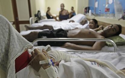 Pronto socorro do hospital de Macapá lotado, em 2011.