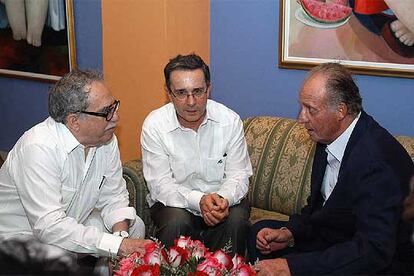 En la imagen, el encuentro del Rey con Uribe y Gabriel García Márquez.