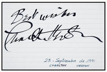 Charlton Heston comió en Nicolasa el 23 de septiembre de 1991. La estrella de Hollywood se esmeró con la caligrafía de su dedicatoria al restaurante. "Mis mejores deseos", rubricó en el libro de honor.