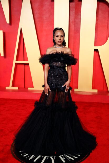 Kerry Washington también apostó por un modelo negro, con transparencias y digno de la alfombra roja de los Oscar. El vestido es un Giambattista Valli de alta costura.