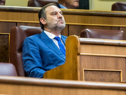 El exministro de Transportes José Luis Ábalos, el pasado julio, en su escaño del Grupo Mixto en el Congreso de los Diputados.
