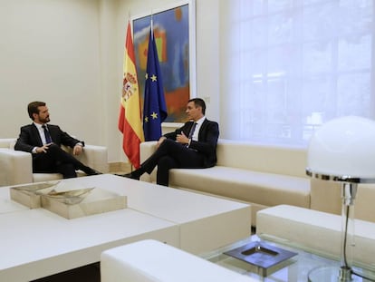 Pedro Sánchez (r) and Pablo Casado in Madrid.