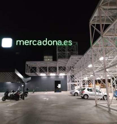 Vista exterior de la colmena de Mercadona, el almacén para los pedidos 'online' de Valencia