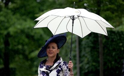 El 18 de junio, viernes, las sombrillas también se han dejado ver en Ascot.