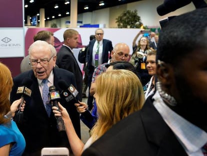 Warren Buffett, CEO de Berkshire Hathaway, durante el evento anual que celebra la compañía en Omaha, Nebraska.