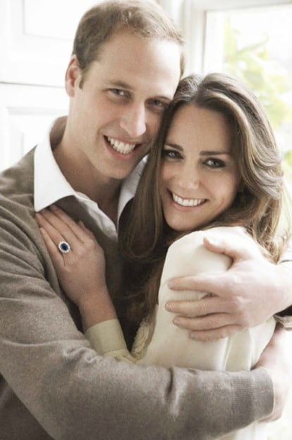 El príncipe Guillermo de Inglaterra y su prometida, Kate Middleton, posan para el fotógrafo peruano Mario Testino.